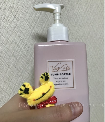 ホホバオイルを別容器にうつしかえたボトル